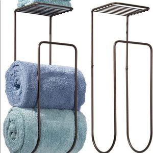 Wall hanging towel rack